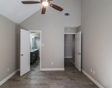 3142 Royal Gable Drive - Photo Thumbnail 10