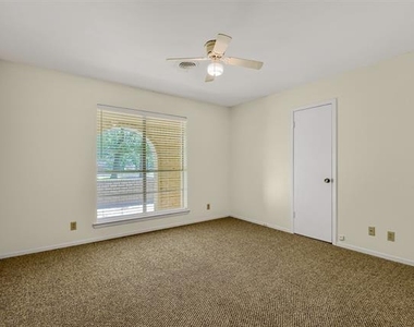 910 Kiowa Drive W - Photo Thumbnail 11