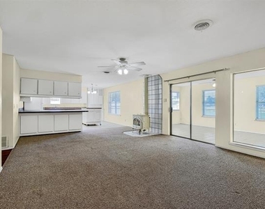 910 Kiowa Drive W - Photo Thumbnail 5