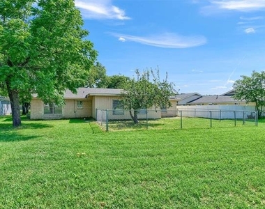 910 Kiowa Drive W - Photo Thumbnail 21