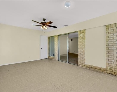 910 Kiowa Drive W - Photo Thumbnail 10