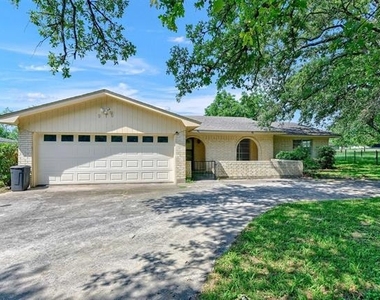 910 Kiowa Drive W - Photo Thumbnail 3