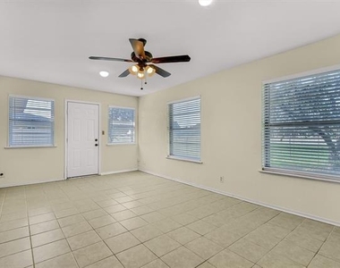 910 Kiowa Drive W - Photo Thumbnail 9