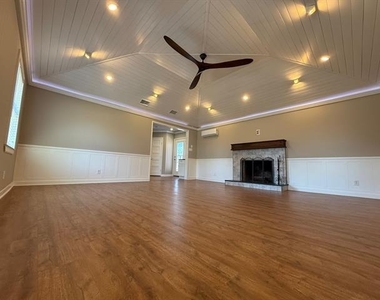 9941 Mixon Drive - Photo Thumbnail 4