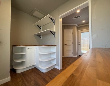 9941 Mixon Drive - Photo Thumbnail 8