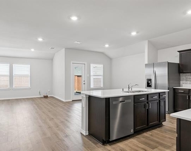 13197 Enclave Parkway - Photo Thumbnail 5
