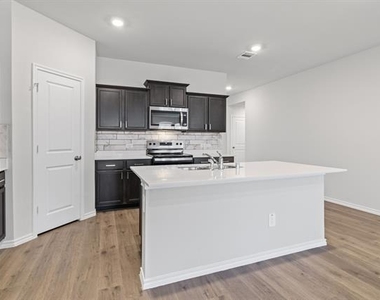 13197 Enclave Parkway - Photo Thumbnail 9