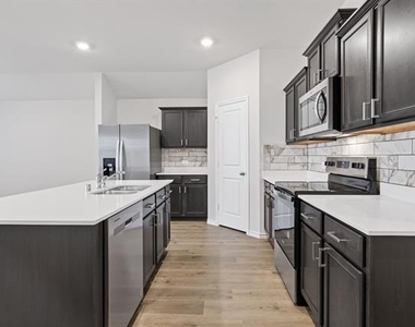 13197 Enclave Parkway - Photo Thumbnail 6