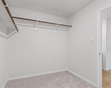 13197 Enclave Parkway - Photo Thumbnail 22
