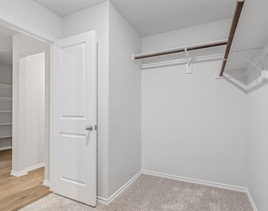 13197 Enclave Parkway - Photo Thumbnail 23