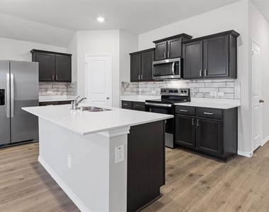 13197 Enclave Parkway - Photo Thumbnail 7