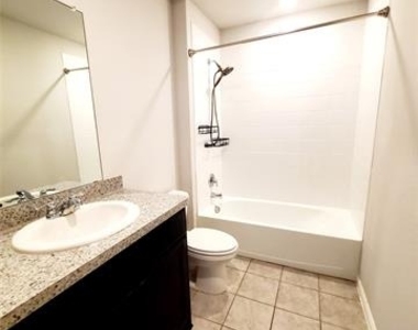 16612 Portage Street - Photo Thumbnail 6
