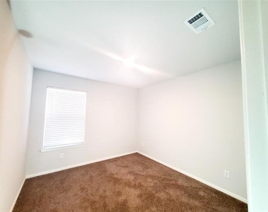 16612 Portage Street - Photo Thumbnail 13