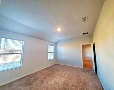 16612 Portage Street - Photo Thumbnail 3