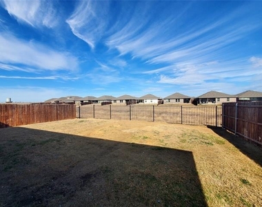 16612 Portage Street - Photo Thumbnail 9