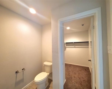 16612 Portage Street - Photo Thumbnail 4