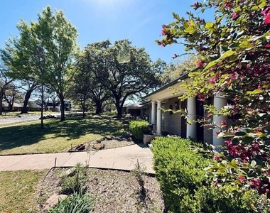 7141 Twin Tree Lane - Photo Thumbnail 10
