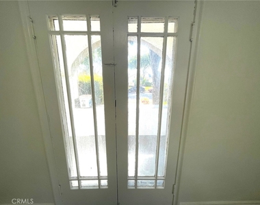 1427 S Chapel Avenue - Photo Thumbnail 4