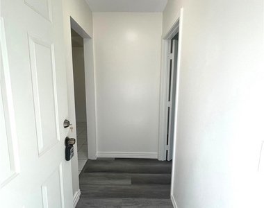 1427 S Chapel Avenue - Photo Thumbnail 2