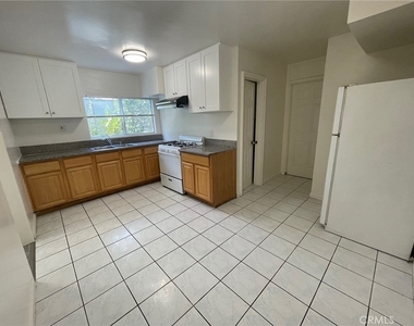 1427 S Chapel Avenue - Photo Thumbnail 7