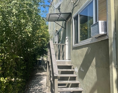 1427 S Chapel Avenue - Photo Thumbnail 10