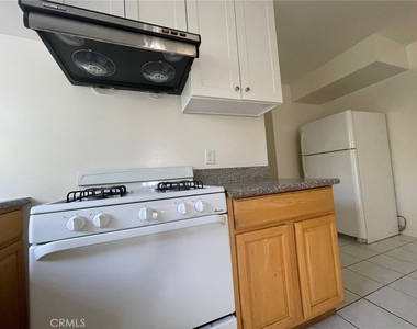 1427 S Chapel Avenue - Photo Thumbnail 6