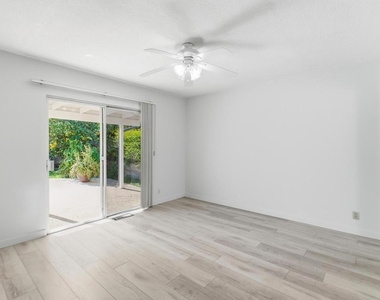 18600 Cantara Street - Photo Thumbnail 13