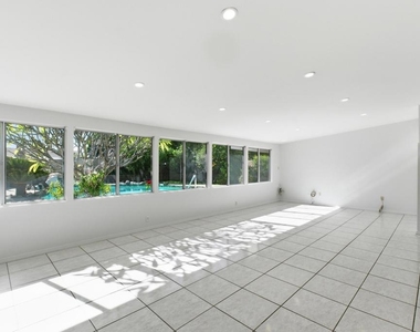 18600 Cantara Street - Photo Thumbnail 8