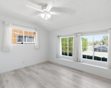 18600 Cantara Street - Photo Thumbnail 16
