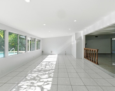 18600 Cantara Street - Photo Thumbnail 7