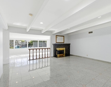 18600 Cantara Street - Photo Thumbnail 9