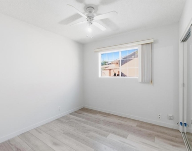 18600 Cantara Street - Photo Thumbnail 14