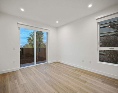 951 Ogden - Photo Thumbnail 7