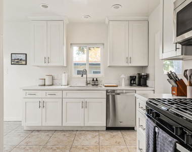 329 S Reeves Drive - Photo Thumbnail 12