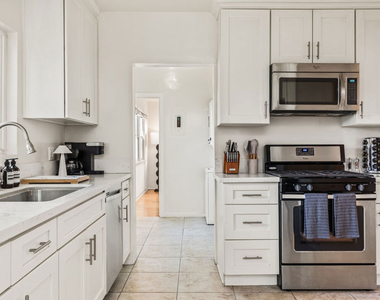 329 S Reeves Drive - Photo Thumbnail 13