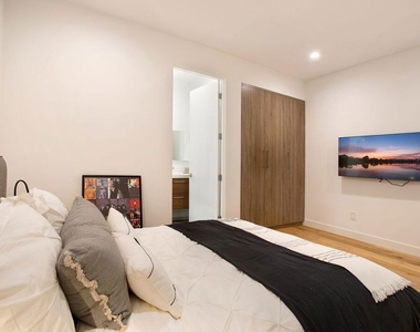 418 N Stanley Avenue - Photo Thumbnail 27