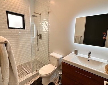 418 N Stanley Avenue - Photo Thumbnail 24