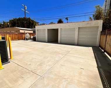418 N Stanley Avenue - Photo Thumbnail 36