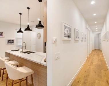 418 N Stanley Avenue - Photo Thumbnail 8