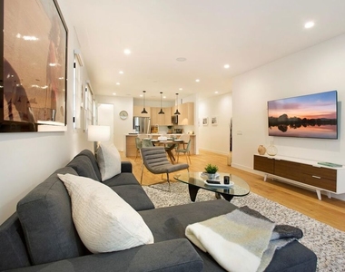 418 N Stanley Avenue - Photo Thumbnail 4
