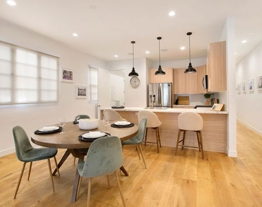 418 N Stanley Avenue - Photo Thumbnail 13
