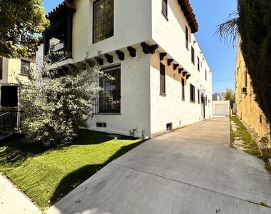 418 N Stanley Avenue - Photo Thumbnail 32
