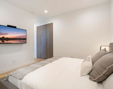 418 N Stanley Avenue - Photo Thumbnail 22