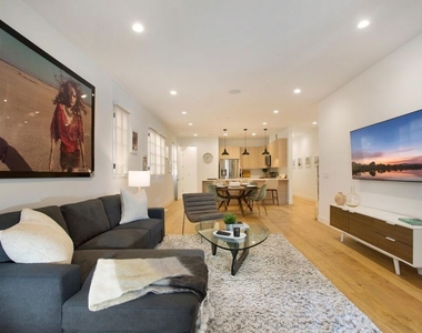 418 N Stanley Avenue - Photo Thumbnail 2