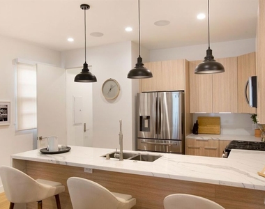 418 N Stanley Avenue - Photo Thumbnail 11