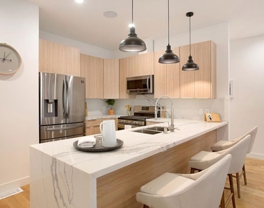 418 N Stanley Avenue - Photo Thumbnail 20