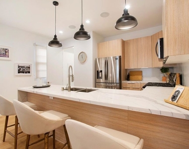 418 N Stanley Avenue - Photo Thumbnail 9