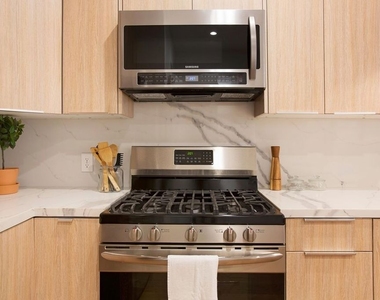 418 N Stanley Avenue - Photo Thumbnail 16