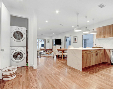 434 N Ogden Drive - Photo Thumbnail 3