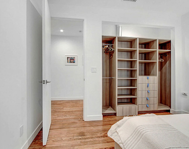 434 N Ogden Drive - Photo Thumbnail 5